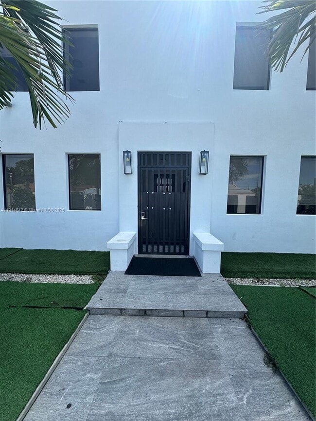 Photo - 676 NW 47th St Unit 2