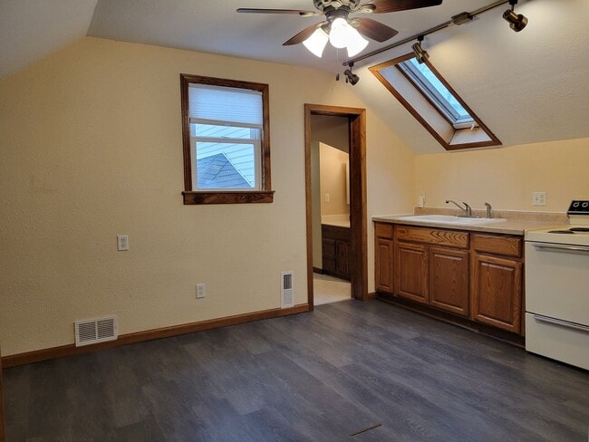 114 S 4th St Unit 2
