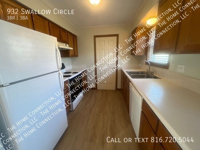 Photo - 932 Swallow Cir