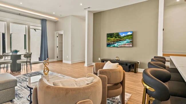 Photo - 1733 N Fitzhugh Ave Unit ID1226736P