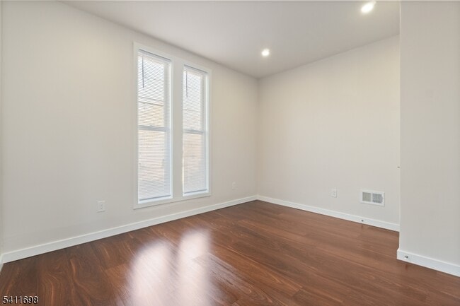 Photo - 826 George St Unit 1