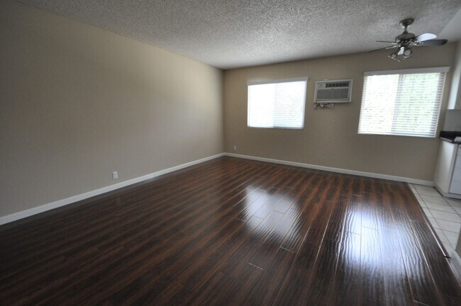 Photo - 7101 Haskell Ave Unidad 07