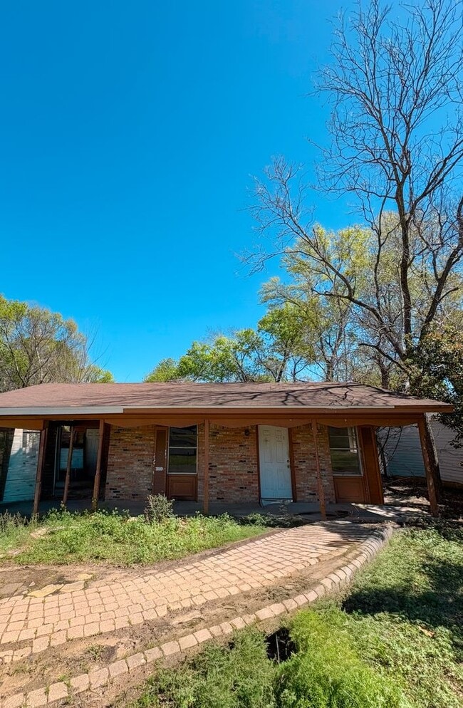 Building Photo - 3bed 1bath House