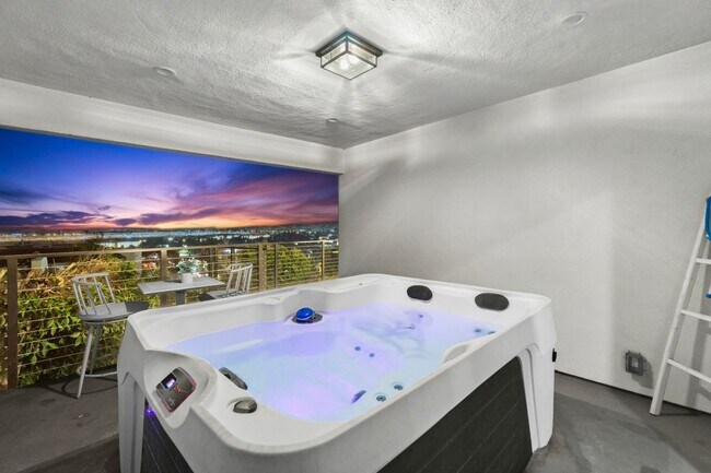 Photo - 2125 W California St