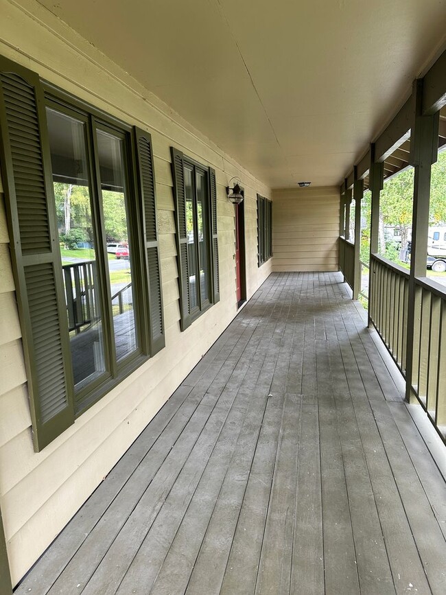 Photo - Kempton Hills 3 Bedroom/2.75 Bath Home with Sauna!