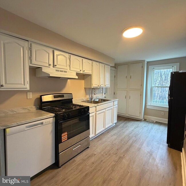 Photo - 1265 Walter Ave