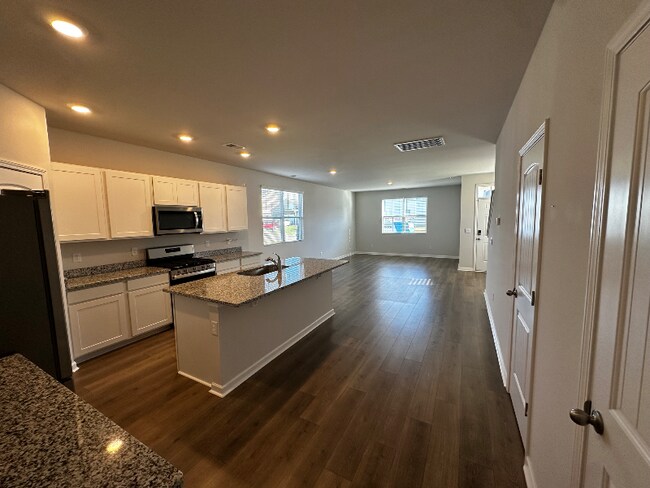 Photo - 1525 Ashgrove Pl