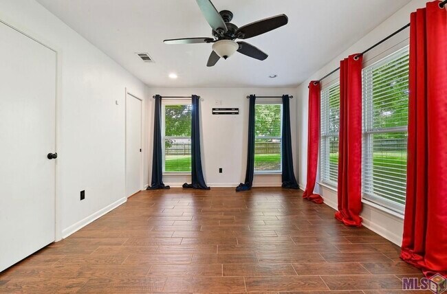 Photo - 4923 Newell St