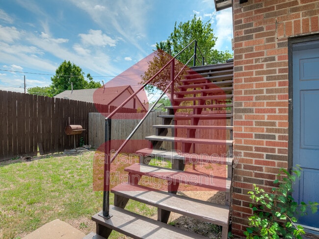 Photo - 704 NW 92nd St
