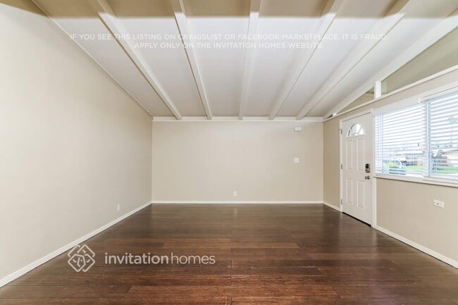 Photo - 1467 Michigan St