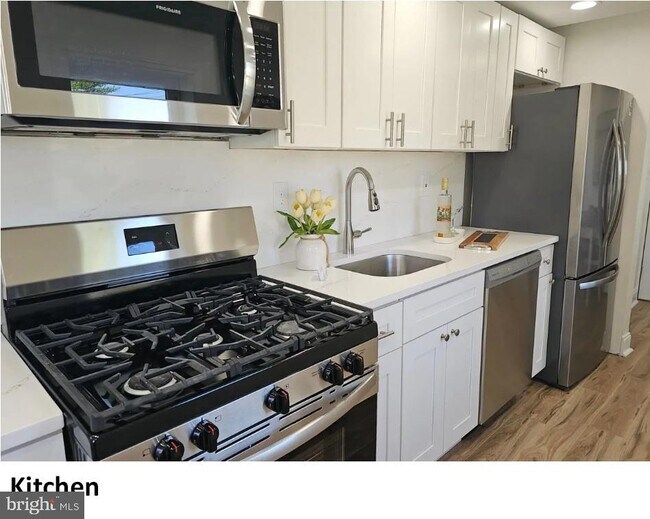 Photo - 7 N Locust Ave