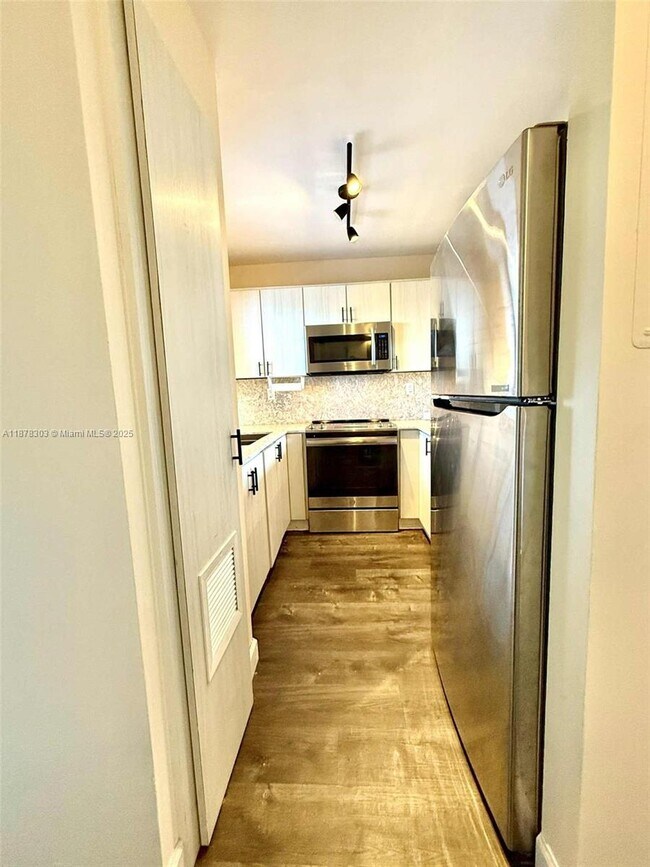 Photo - 1700 NW N River Dr Unidad 908
