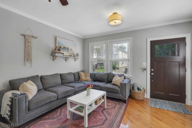 Photo - 170 Pine St