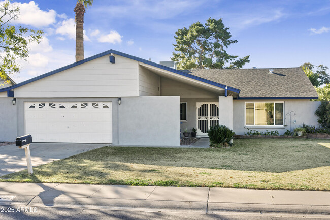 Photo - 2707 E Louise Dr House