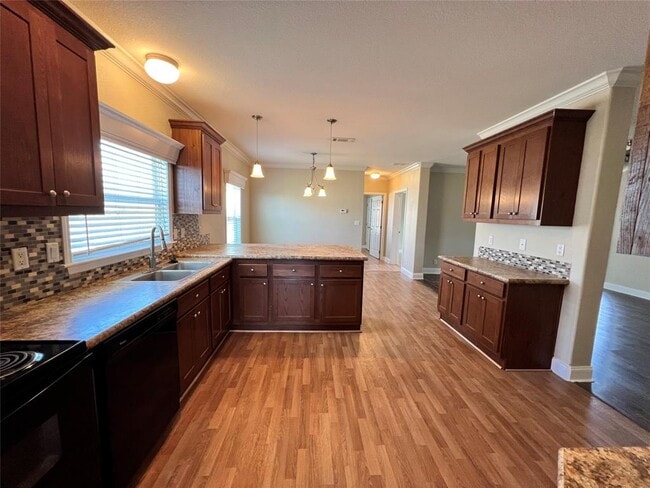 Photo - 13021 Dessau Rd House