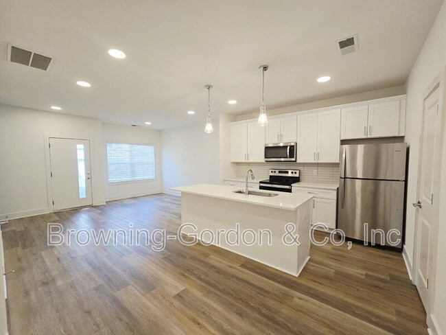 Photo - 700 N Dupont Ave