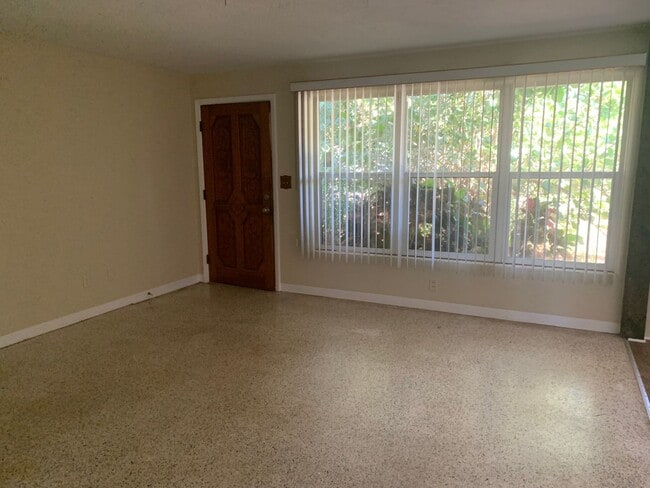 Building Photo - Quaint House in New Smyrna Beach