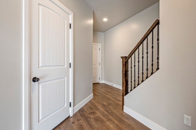 Photo - ** Move-In Bonus!** 3 Bed 2.5 Bath Townhom...