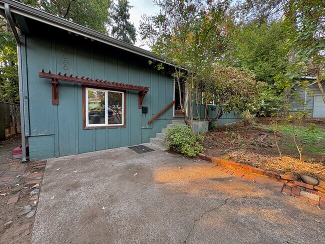 3060 Onyx St