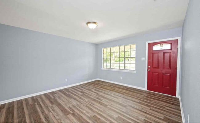 Photo - 410 W 16th St