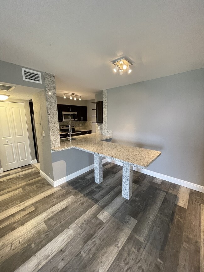 Photo - 2810 N Oakland Forest Dr