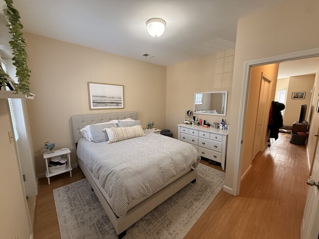 Photo - 506 E 8th St Unit 2