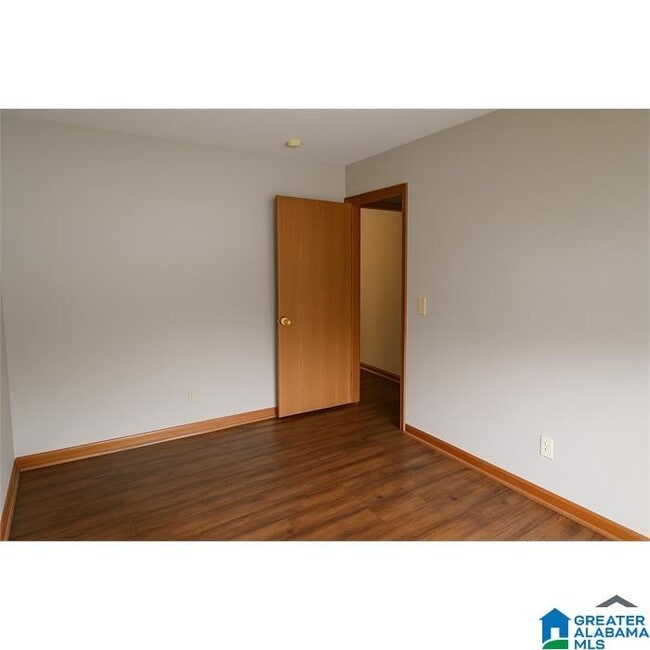 Photo - 611 Center Way S