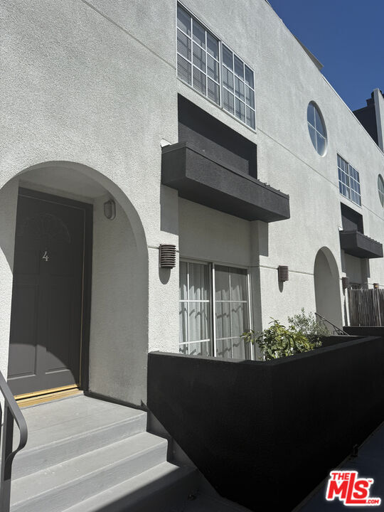 Building Photo - 108 Orlando Ave Unit 4