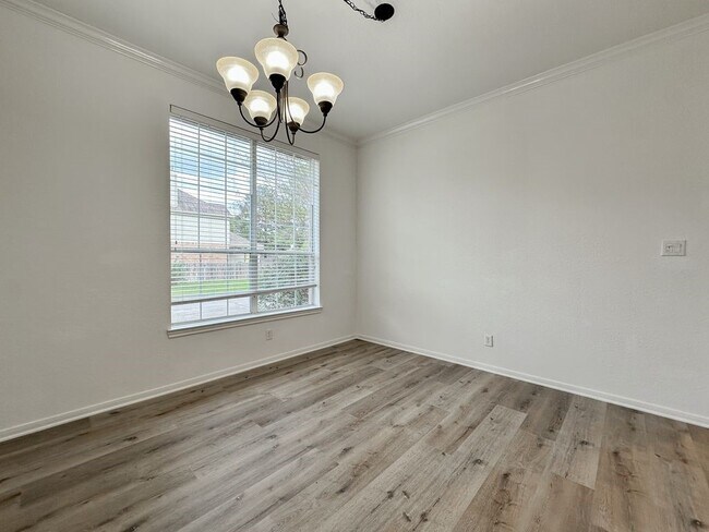 73 E Montfair Blvd