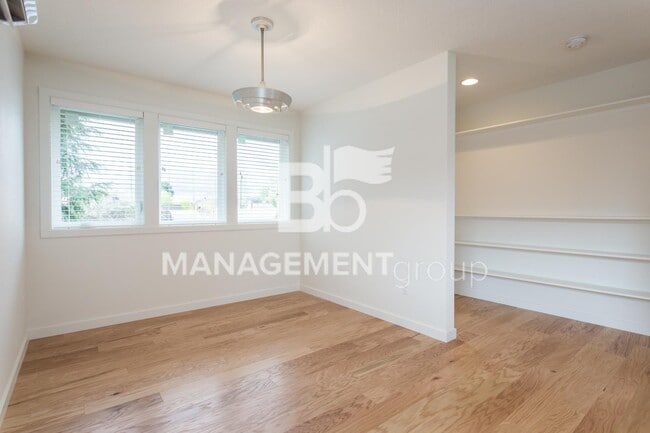 Photo - Light & Bright Newer Duplex Close-in NE Portland!