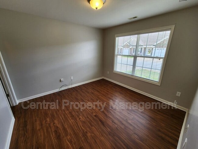Photo - 107 Shalom Dr