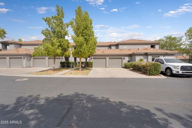 Photo - 7401 W Arrowhead Clubhouse Dr Unidad 2079