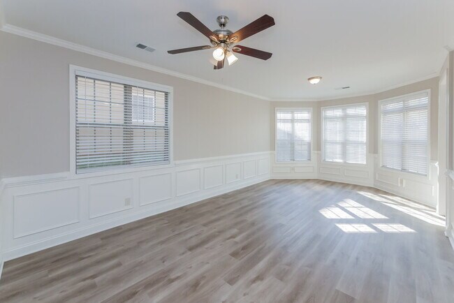 Photo - 184 Greenview Dr