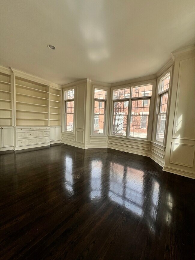 Photo - 2008 S Calumet Ave