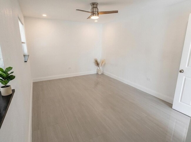 Photo - 825 Truman St Unit 2