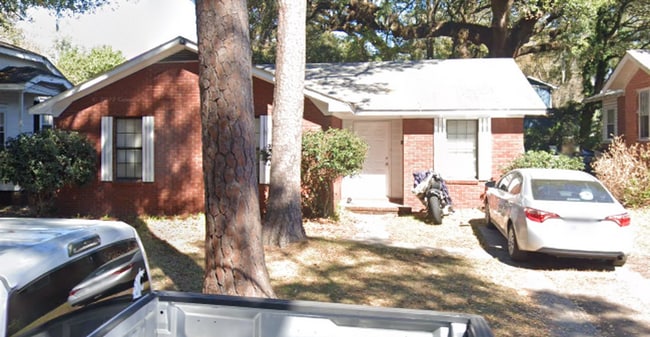 Three Bedroom Brick Home Walking Distance ... - Three Bedroom Brick Home Walking Distance ...
