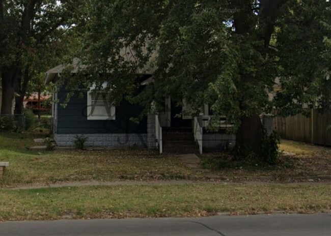 Building Photo - 2104 N Broadway St