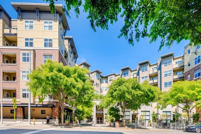 Building Photo - SPACIOUS 1-BEDROOM APARTMENT FOR RENT IN DOWNTOWN BALLARD!