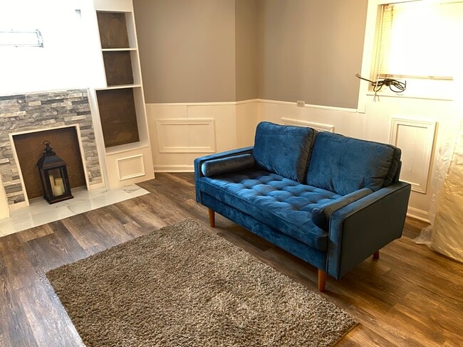 Building Photo - 5443 N St Louis Ave Unit #G