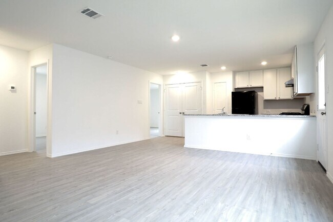 Photo - 4220 Revetment Way