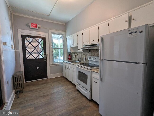 Photo - 511 Evesham Ave W Unit A2