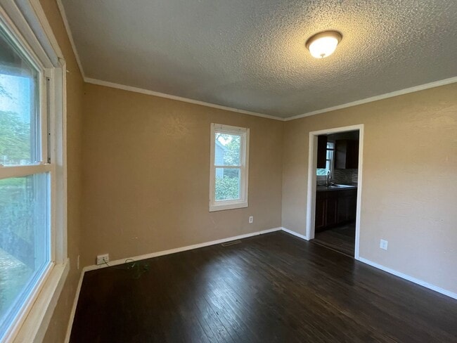 Photo - Cute, Clean & in Great Neighborhood!