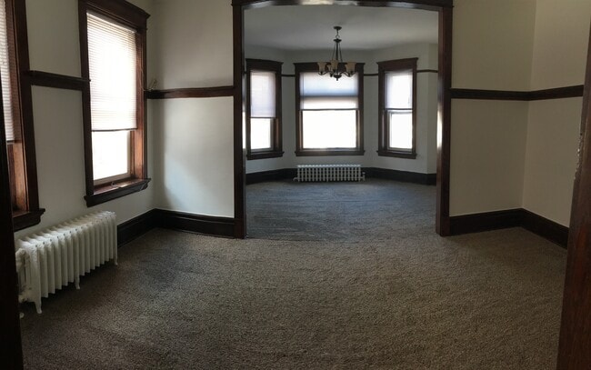 Living/Dining - 423 N 1st Ave E Unit 423