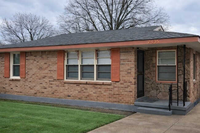 Building Photo - 2435 Silver St