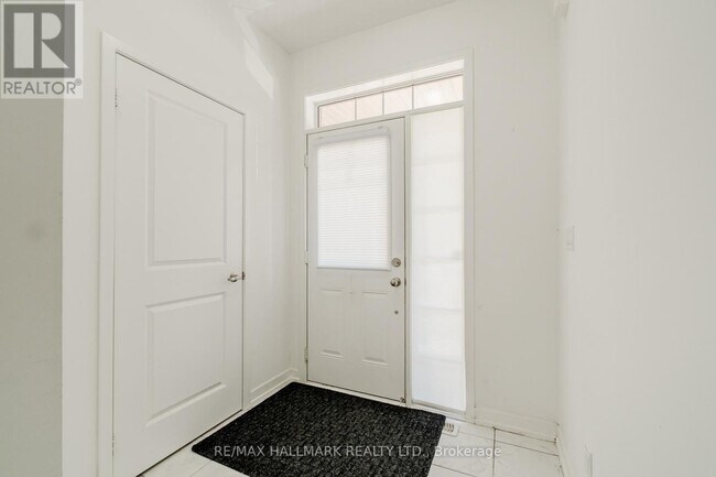 Photo - 64 Dundonald Trail