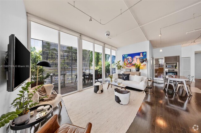 Building Photo - 1700 Meridian Ave Unit 301 Rental