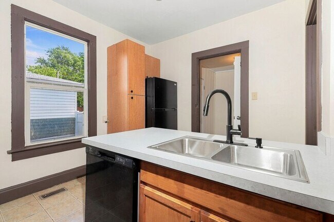 Photo - 128-130 Logan Ave