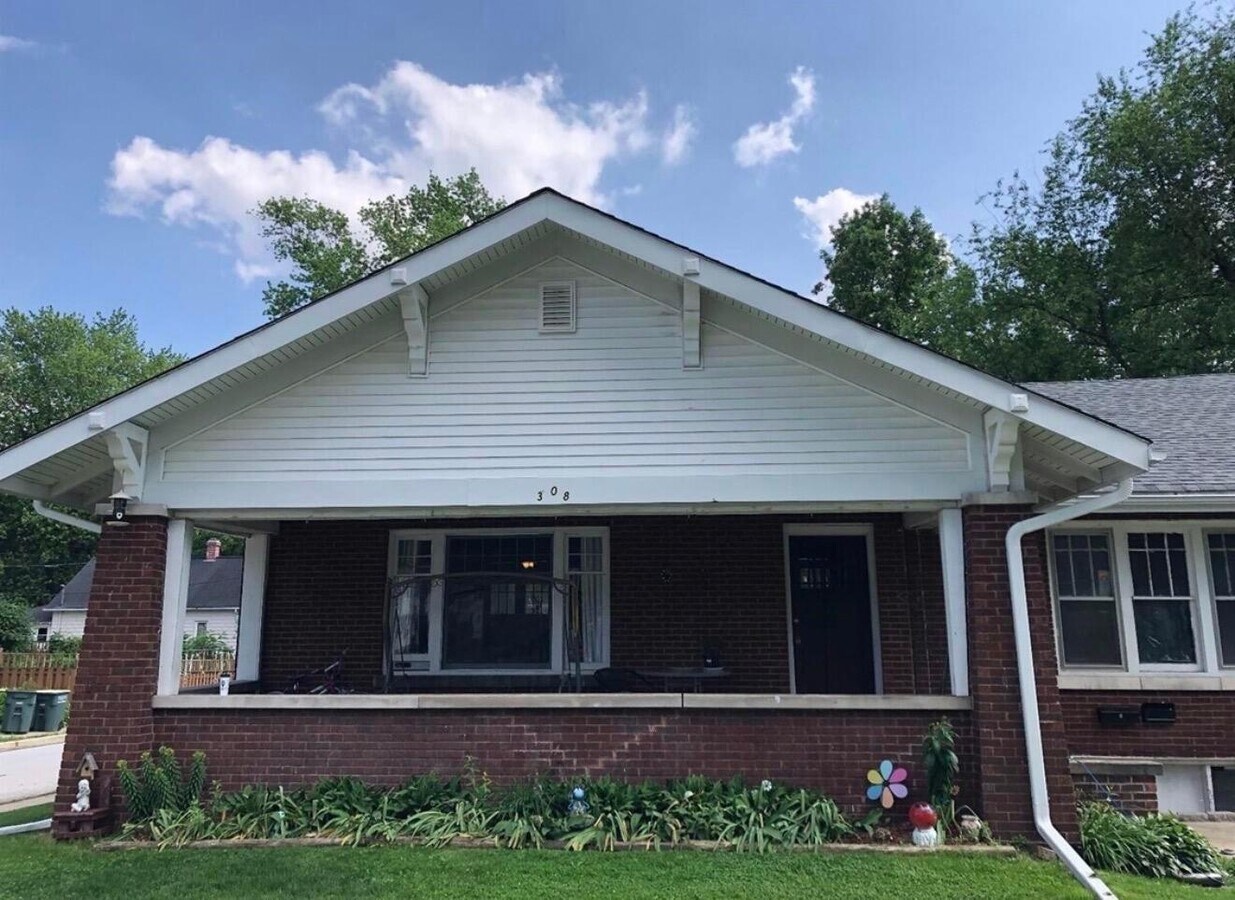 Photo - 308 Brown St