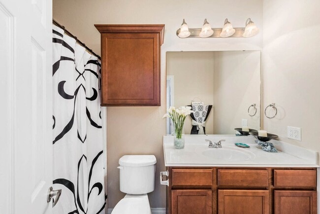 Photo - Gorgeous 3 Bed, 3 Bath in Beautiful Lakeridge!