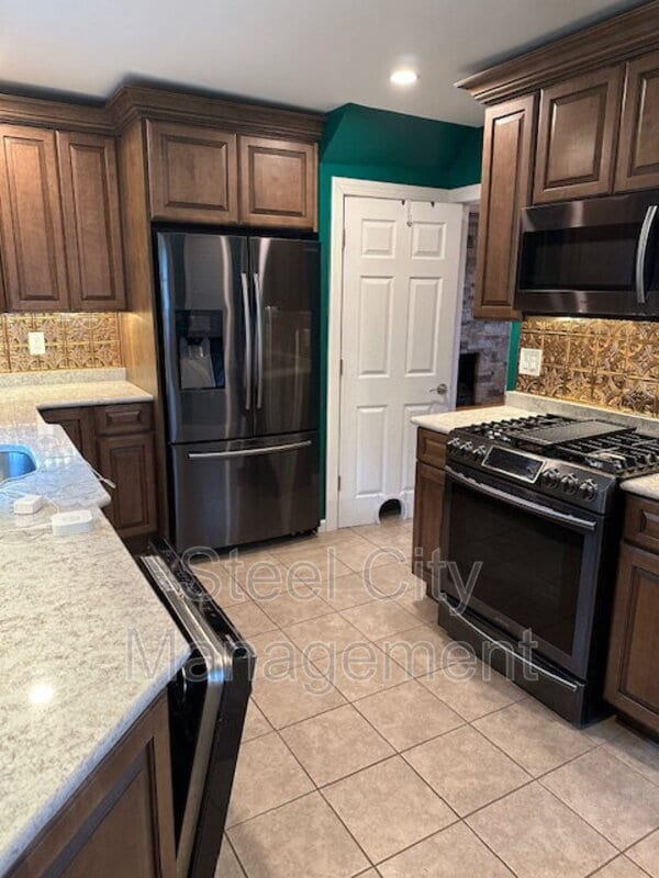 Photo - 851 Kennedy St